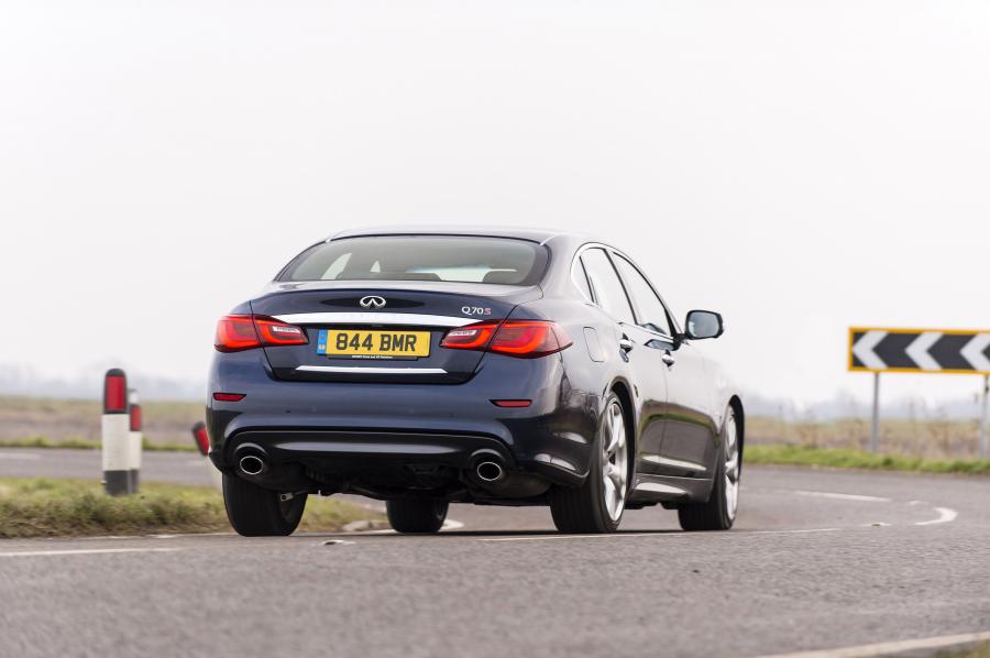  Infiniti Q70 S 2015 года  (UK) (фото 6 из 21)
